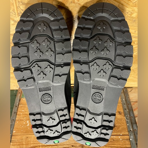 Brand new Timberland field guide boot. Black suede/nylon combination. Size 8.5 - Picture 4 of 7